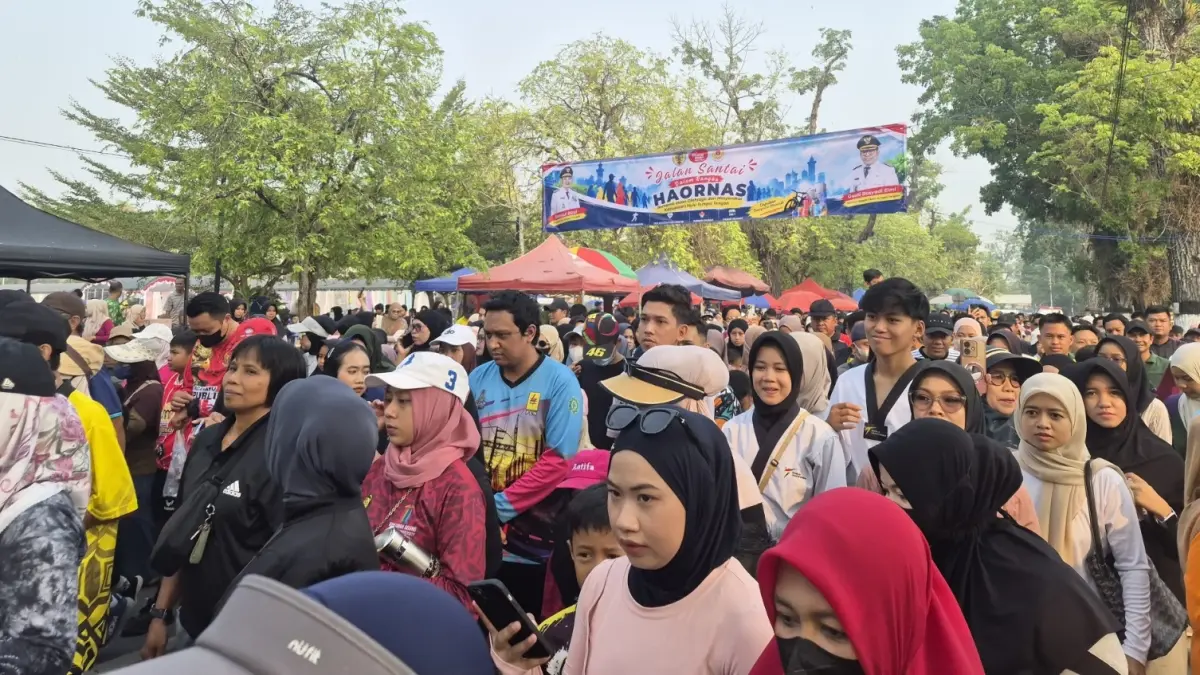 MERIAH: Ratusan peserta meriahkan jalan santai berhadiah di HST. (Foto: Jamaluddin/Radar Banjarmasin).