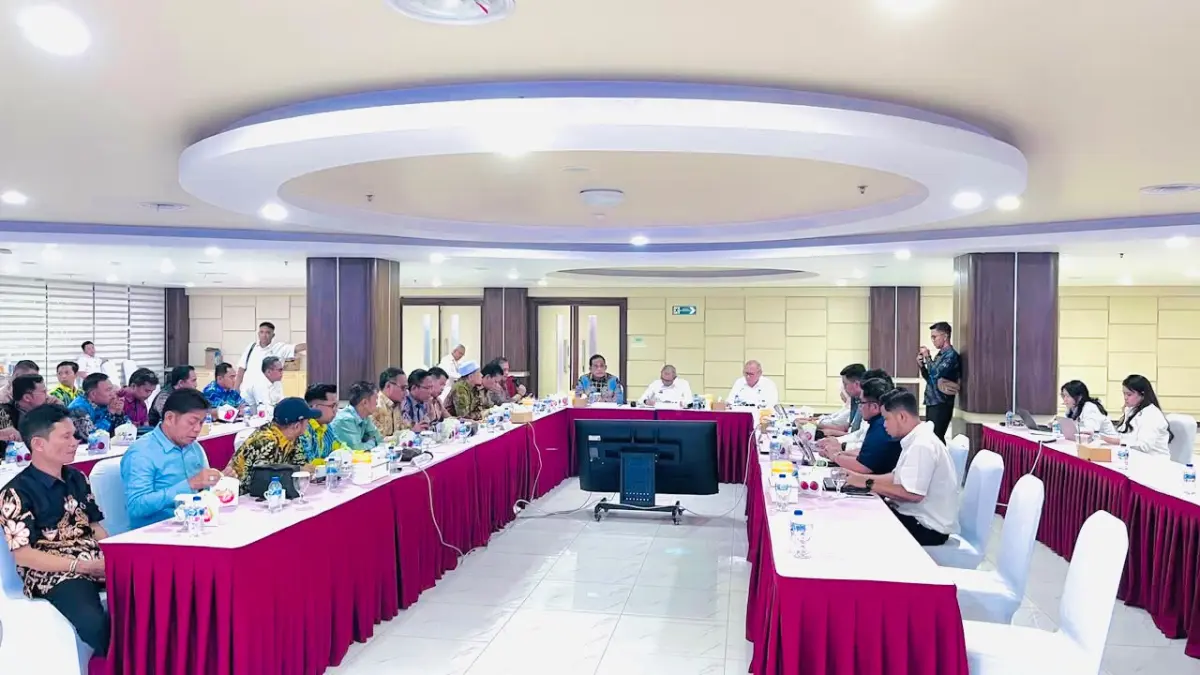 AUDIENSI: Bupati Kabupaten HSU, H Sahrujani bersama rombongan saat membahas ketersediaan dan distribusi BBM subsidi di BPH Migas RI di Jakarta, Senin (14/9/2026).(Foto: Istimewa)