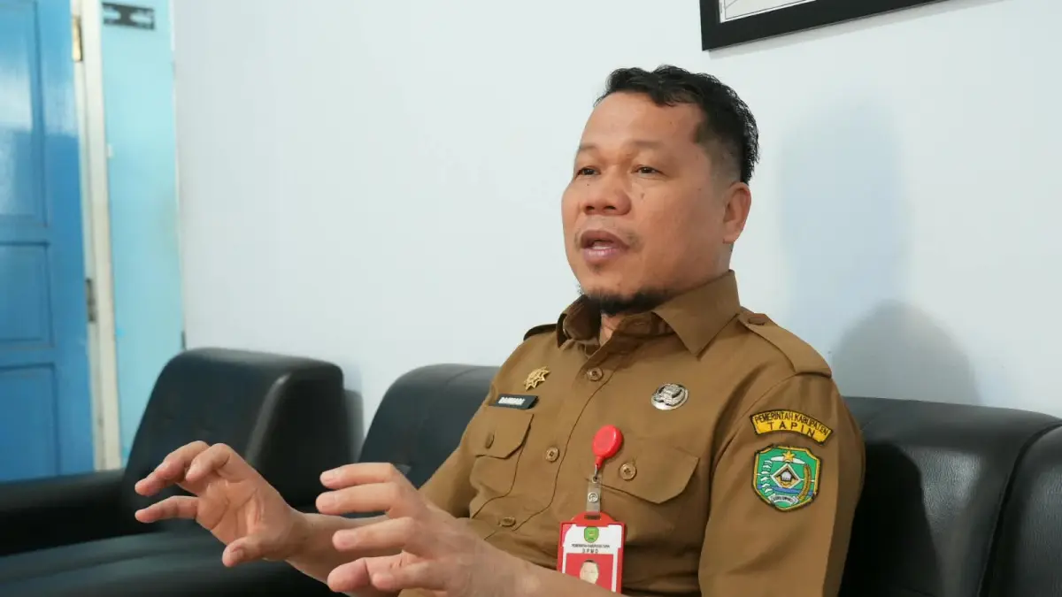 BERI KETERANGAN: Kepala Dinas PMD Tapin Rahmadi memberikan keterangan terkait inovasi Siapkada yang dibuat untuk mengukur kinerja dan tata kelola desa.
