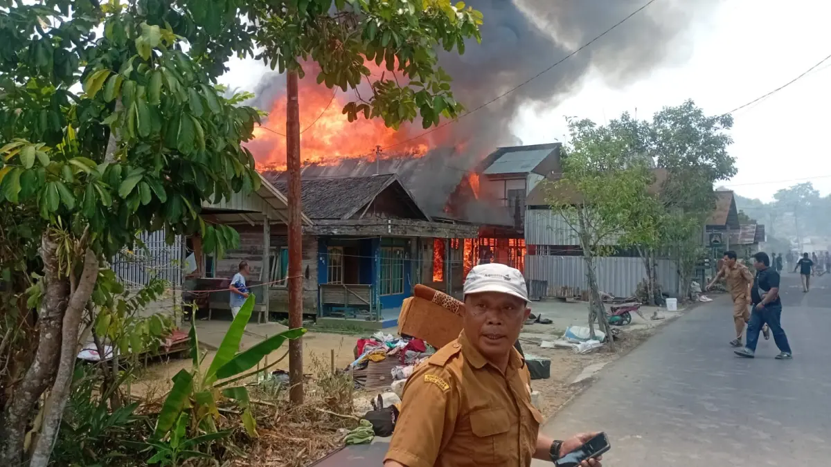 KEBAKARAN: Empat rumah terbakar di Desa Murung Taal HST, Selasa (15/9/2026) siang.