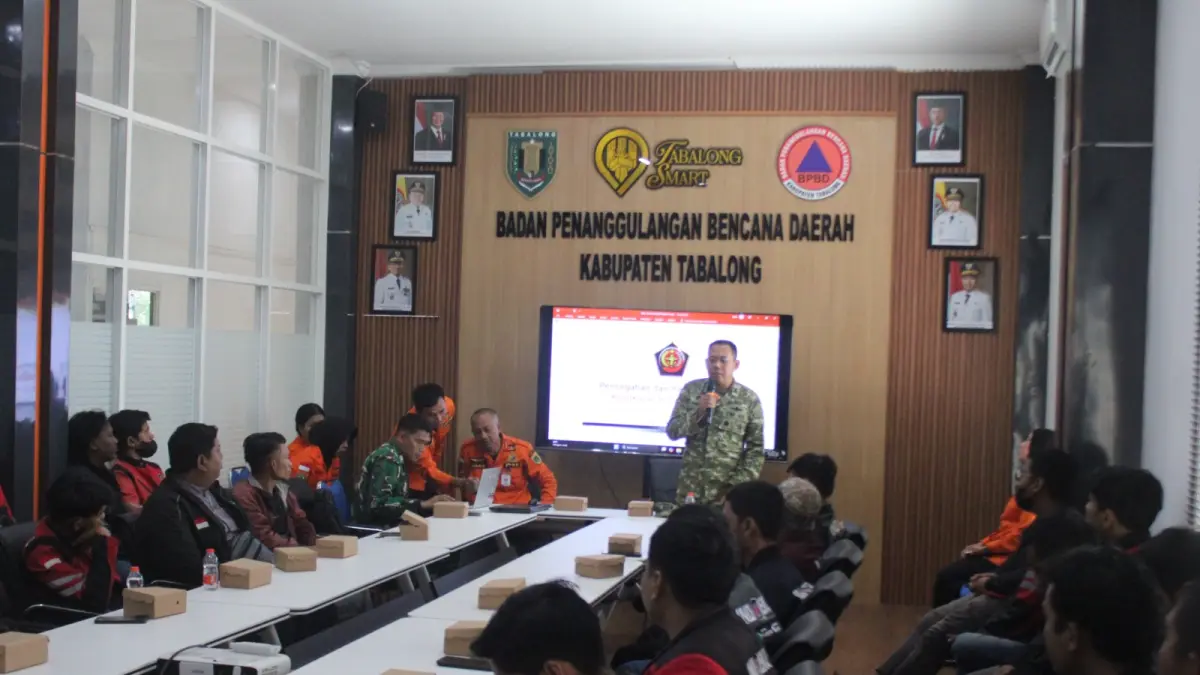 Para pelaku ojek online saat diberi wawasan menjadi informan Karhutla.&nbsp;(Foto: Kodim 1008 untuk Radar Banjarmasin)