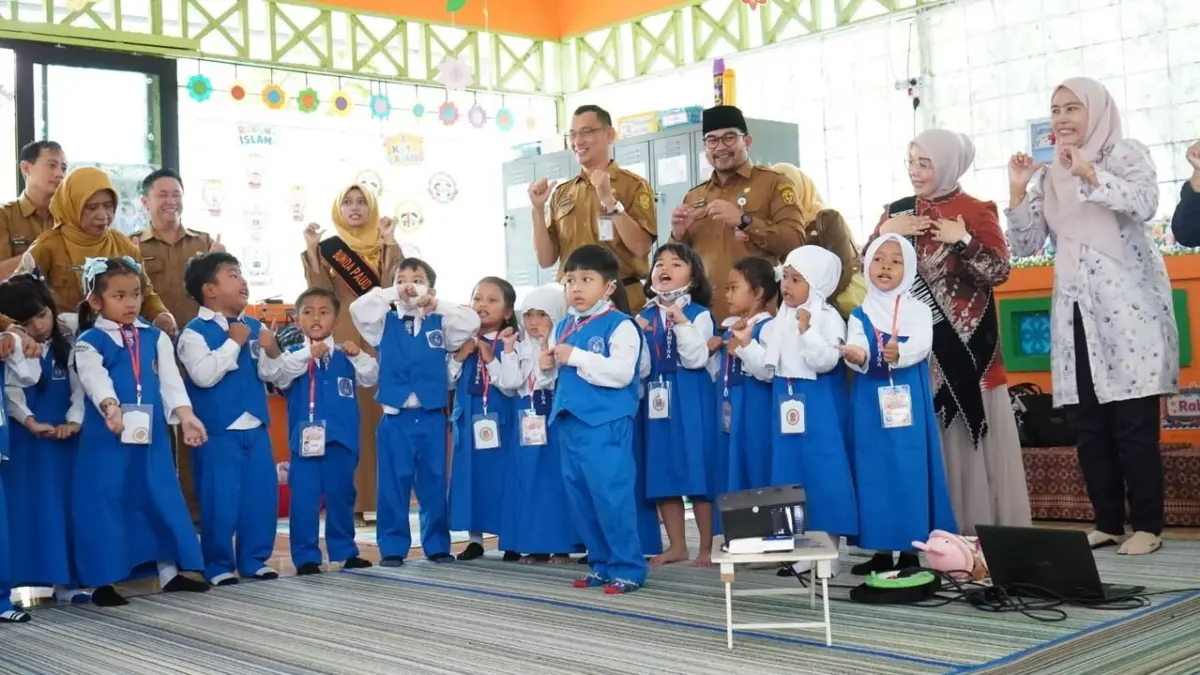PENDIDIKAN PRASEKOLAH: Anak mengikuti kegiatan pendidikan anak usia dini (PAUD) di Banjarmasin. Pemko Banjarmasin mendorong anak usia 5–6 tahun mengikuti PAUD sebelum masuk SD melalui program Wajib Belajar 1 Tahun Prasekolah. (Foto: Disdik Banjarmasin untuk Radar Banjarmasin)