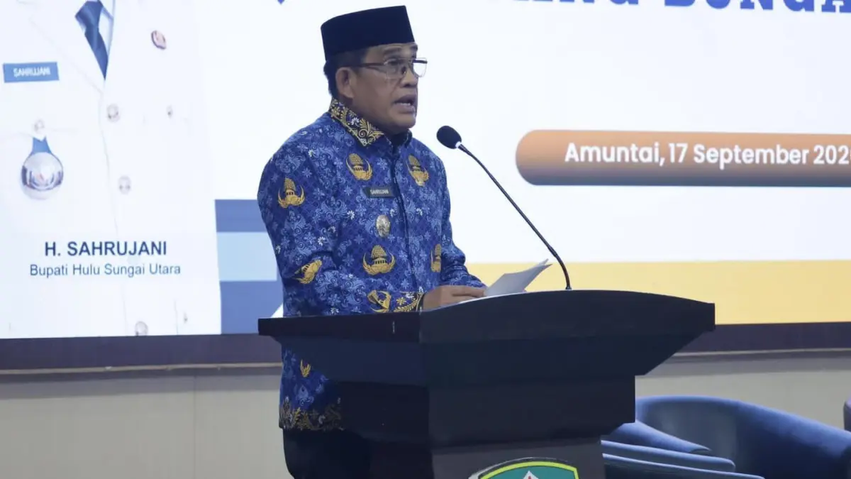 PROGRAM: Bupati Kabupaten HSU, H Sahrujani bersama Sekda HSU, H Adi Lesmana menghadiri peluncuran Kredit Bangkit (Bahutang Bunga Sadikit) dan Layanan Akses Modal Produktif UMKM di Amuntai. Program tersebut ditujukan untuk mempermudah pelaku UMKM memperoleh akses permodalan usaha. (Foto: Pemkab HSU)