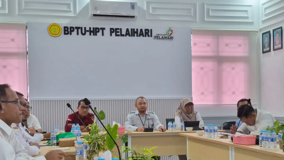 DISKUSI: Perwakilan Ombudsman Kalsel, Benny Sanjaya saat memaparkan materi tentang pelayanan publik di Aula BPTU-HPT Pelaihari, Rabu (16/9/2026).(Foto : Norsalim Yahya/Radar Banjarmasin)