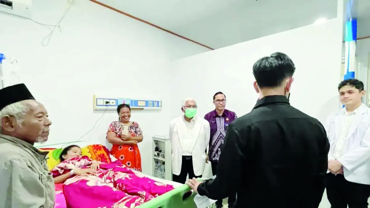 DIJENGUK: Aira saat dijenguk Wakil Presiden RI, Gibran Rakabuming di RSD Idaman.&nbsp; M FADLAN ZAKIRI/RADAR BANJARMASIN