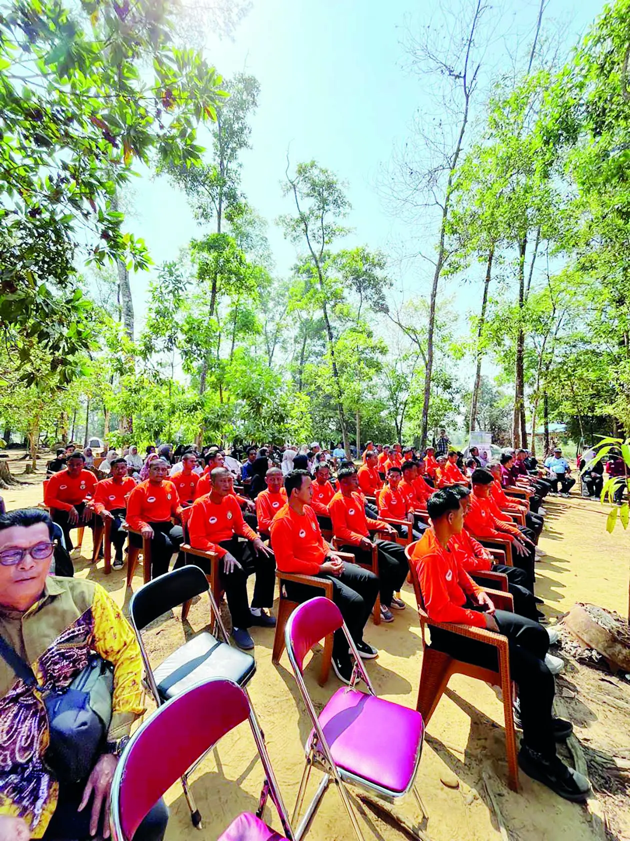 MENGIKUTI: Para residen IPWL YPR Kobra Nusantara Kalsel saat mengikuti rangkaian Family Support Group di kawasan Wisata Danau Seran, Banjarbaru, Sabtu (29/8).