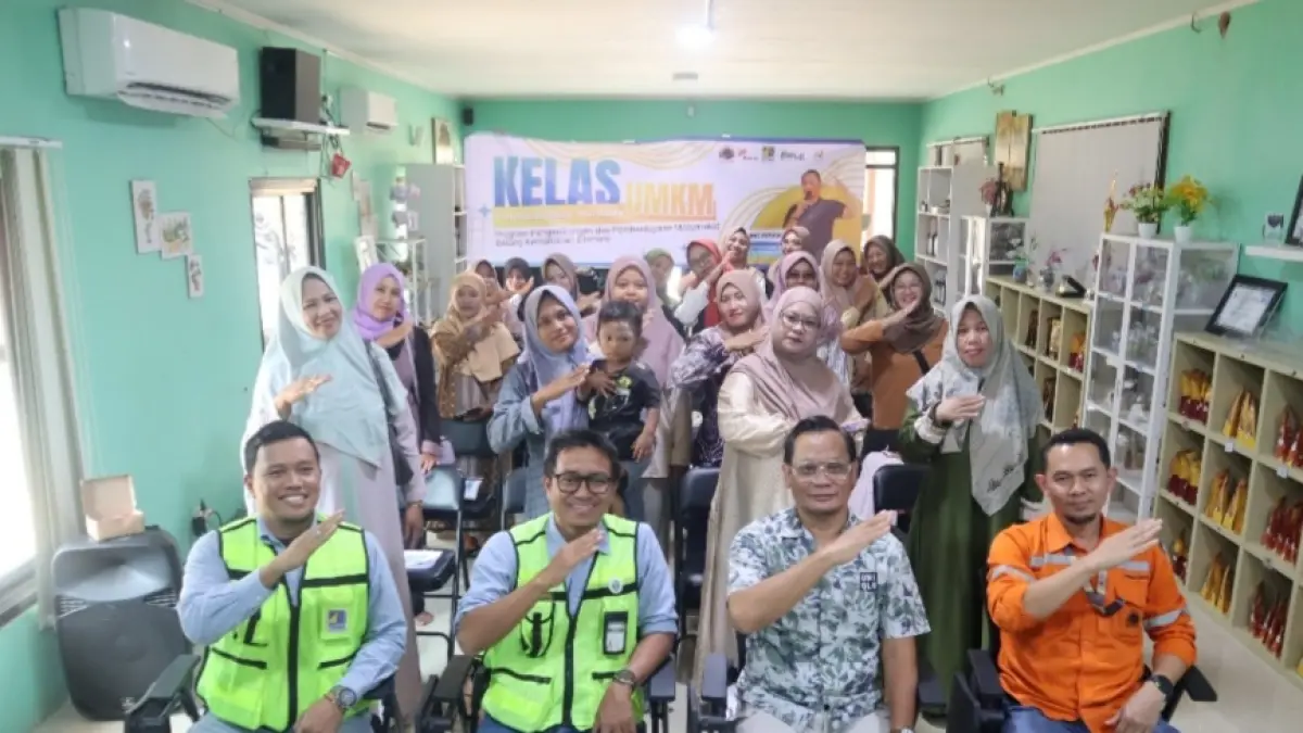 SIAP BERKEMBANG: Peserta berfoto bersama para pembina dan narasumber setelah mengikuti Kelas UMKM Pelatihan Basic Mentality.