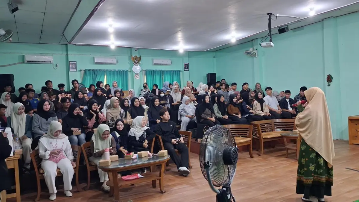 PEMBEKALAN: DPPKBPM Kota Banjarmasin menggelar Pertemuan Sinergitas Program Bangga Kencana bagi Universitas/Akademik di STIMI Banjarmasin. Kegiatan diikuti puluhan &nbsp;peserta sebagai bagian dari upaya membekali generasi muda tentang pentingnya perencanaan keluarga.