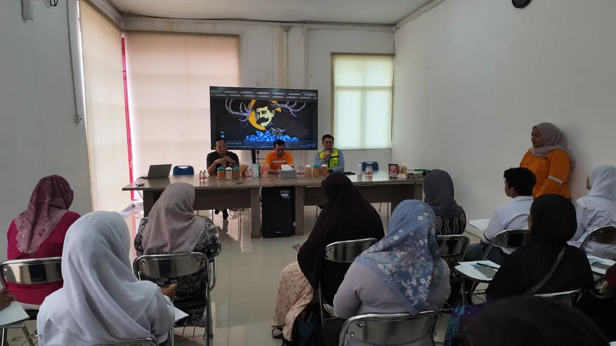 SAMBUTAN: Perwakilan PAMA ARIA menyampaikan sambutan dalam pelatihan Basic Mentality bagi UMKM binaan dan siswa SMA Samara.