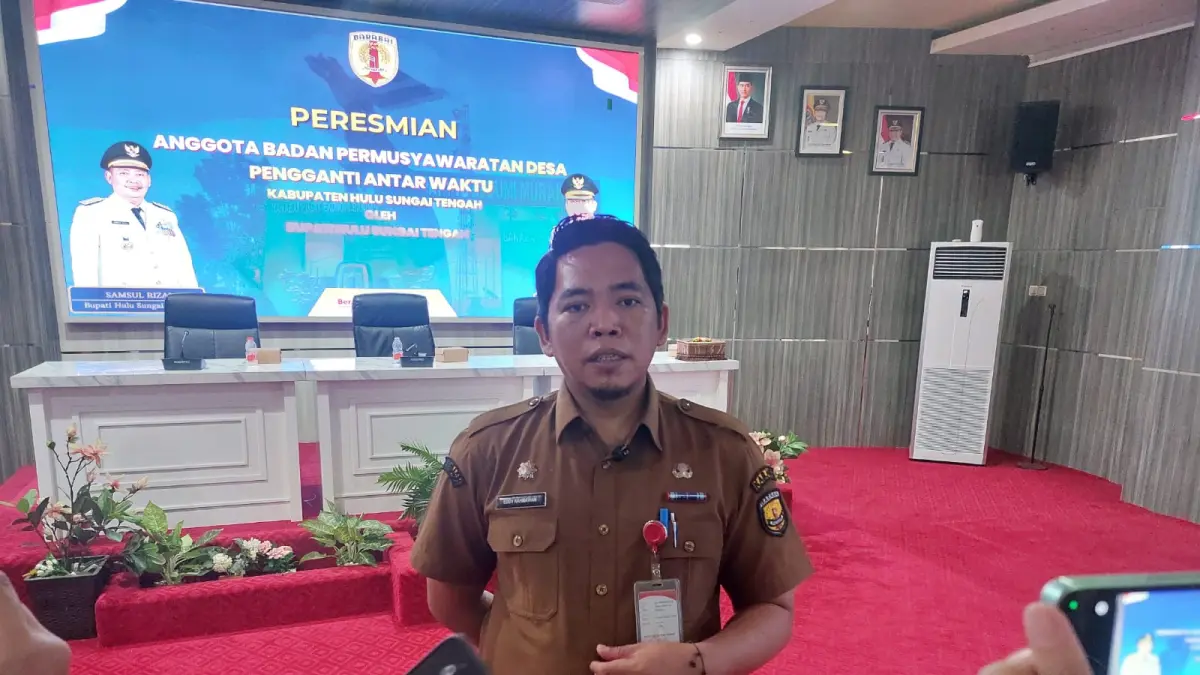 Kepala Dinas PMD, Eddy Rahmawan menjelaskan teknis Pilbakal 2026 dengan sistem E-Voting. (Foto: Jamaluddin/Radar Banjarmasin).