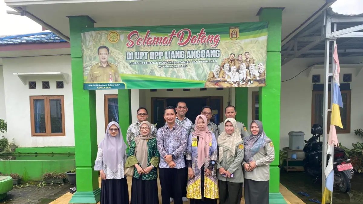 KOORDINASI: Tim Pengabdian Masyarakat Internal UNBL berkoordinasi dengan UPT BPP Liang Anggang terkait pelaksanaan kegiatan di KWT Mawar.