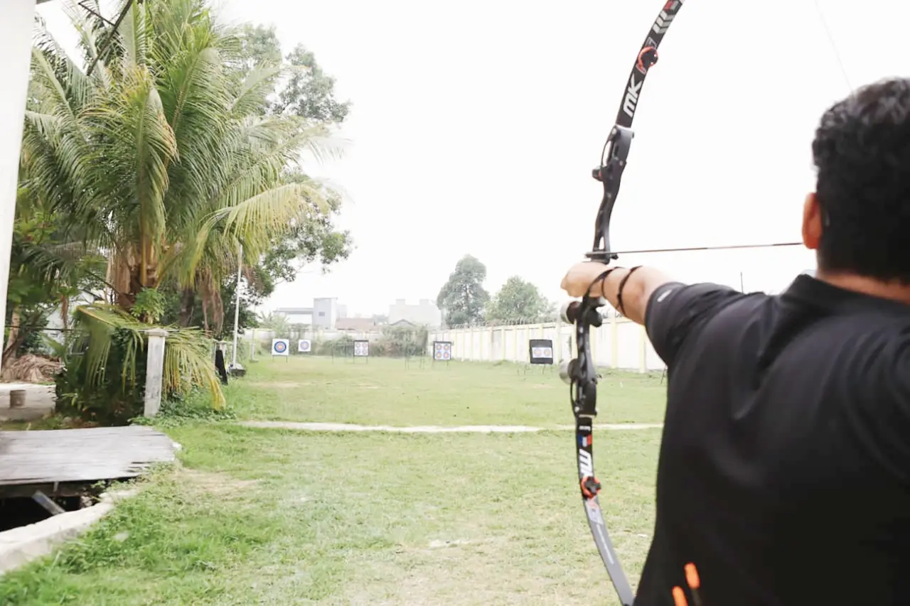 LAPANGAN PANAHAN: Digunakan untuk latihan rutin atlet panahan daerah.