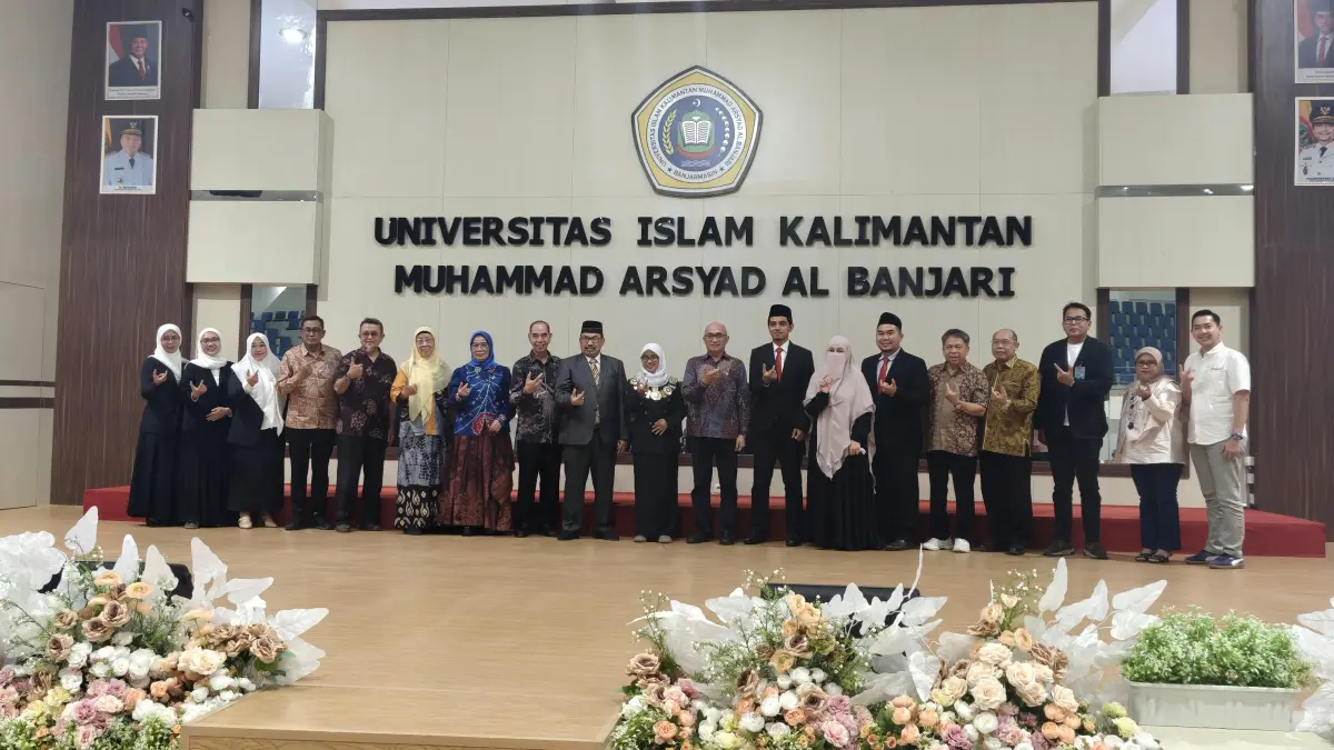 RESMI: Jajaran dekan dan pejabat struktural FKIK UNISKA bersama Rektor UNISKA dan Rektor ULM.