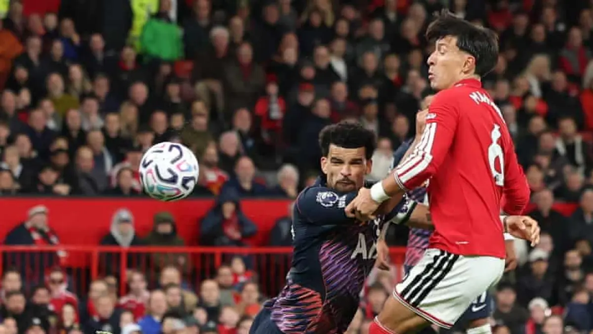 IMBANG: Manchester United bermain imbang 1-1 melawan Tottenham Hotspur di Old Trafford, Minggu (11/10).