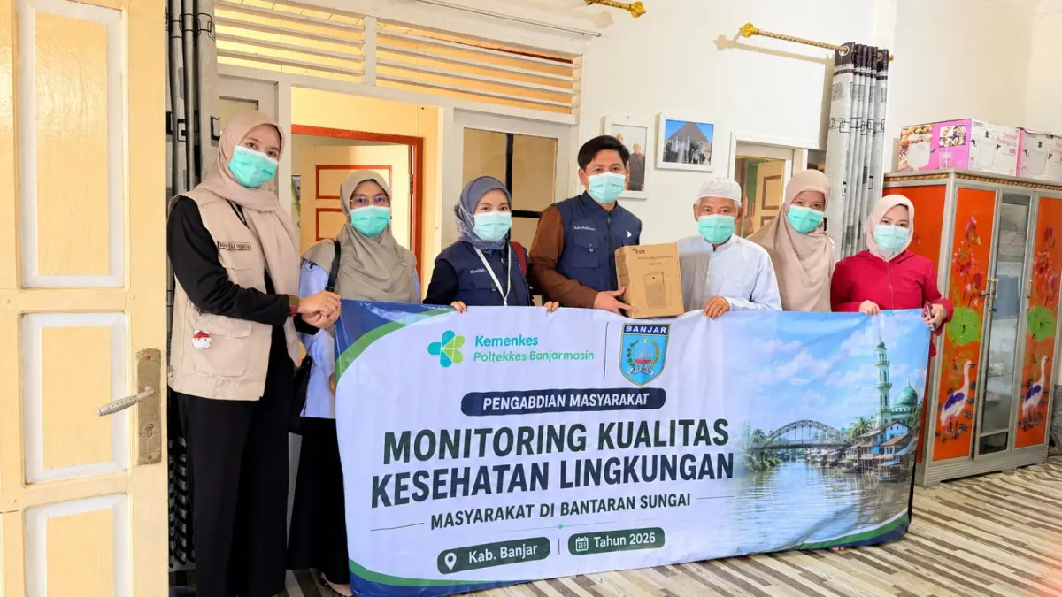 MOMEN: Serah terima dehumidifier untuk warga dari Tim Pengabdian Masyarakat Poltekkes Kemenkes Banjarmasin