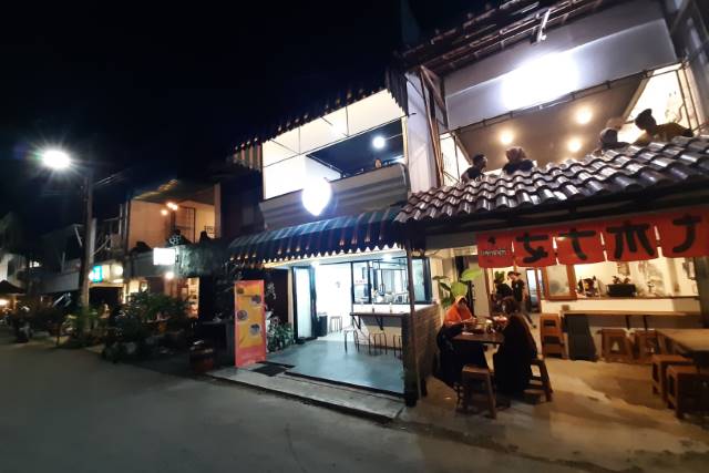 TAK PERNAH SEPI: Kawasan Bandarmasih Tempo Doeloe di Jalan Hasanuddin HM, Banjarmasin Tengah. Sisi kota tua ini menjadi tempat nongkrong favorit anak muda Banjarmasin.  | Foto: WAHYU RAMADHAN/RADAR BANJARMASIN