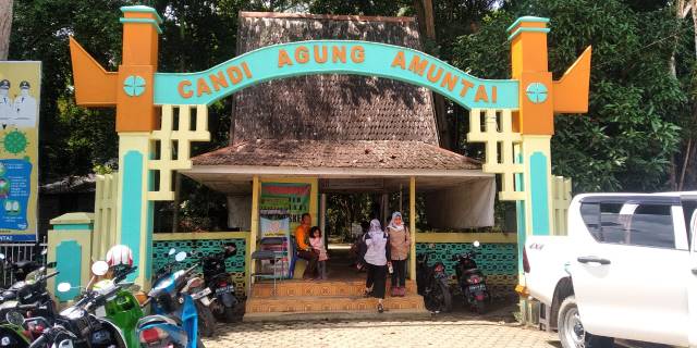BERSEJARAH: Pintu gerbang Candi Agung di Amuntai, Hulu Sungai Utara. | Foto: Muhammad Akbar/Radar Banjarmasin