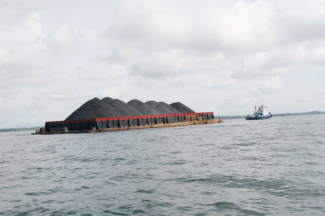 GAGAL KIRIM: Batubara yang dikirim ke luar negeri.  Perusahaan batubara dituntut mengalihkan batubara yang akan dikirim ke pembangkit listrik milik PLN dan IPP.  | FOTO: DOK/RADAR BANJARMASIN