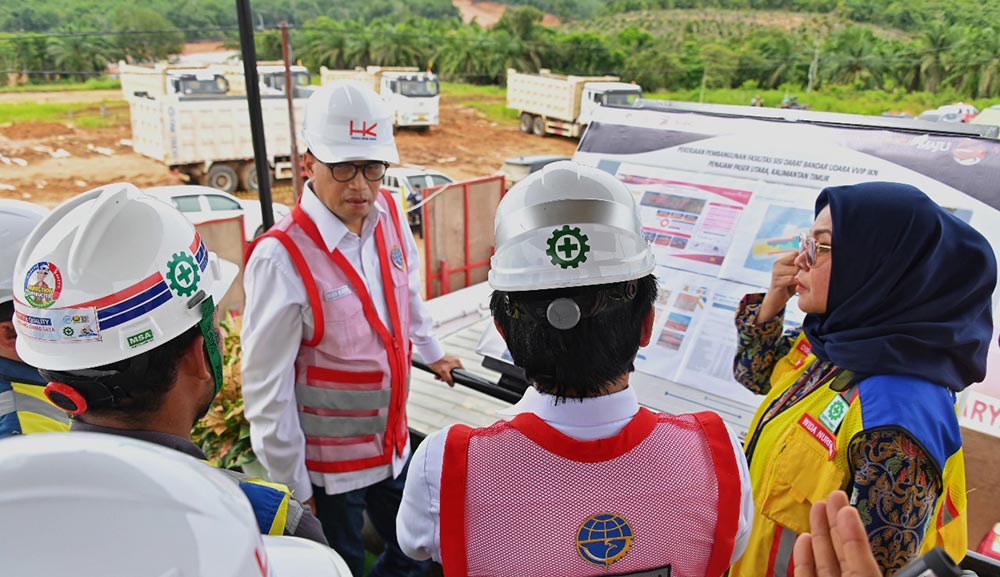 Menhub Budi Karya Sumadi mengecek progres pembangunan Bandara di IKN pada Rabu (24/1) kemarin. Uji coba operasional ditargetkan berlangsung pada Juli mendatang. (Foto : Humas Kementerian Perhubungan)