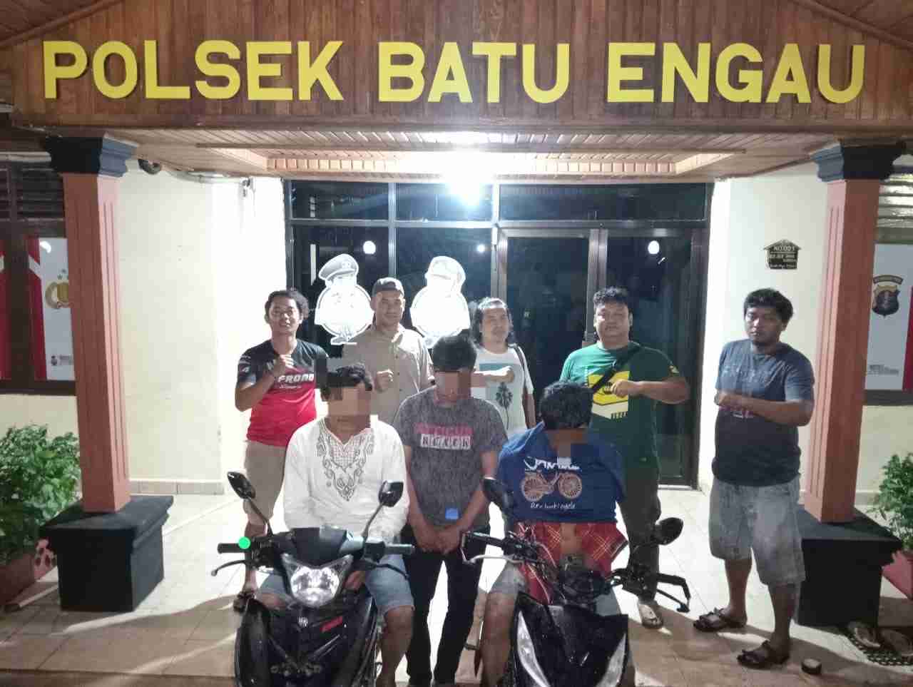 SPESIALIS MOTOR: Dua pelaku curanmor ditangkap jajaran Polsek Batu Engau, Senin (22/1).
