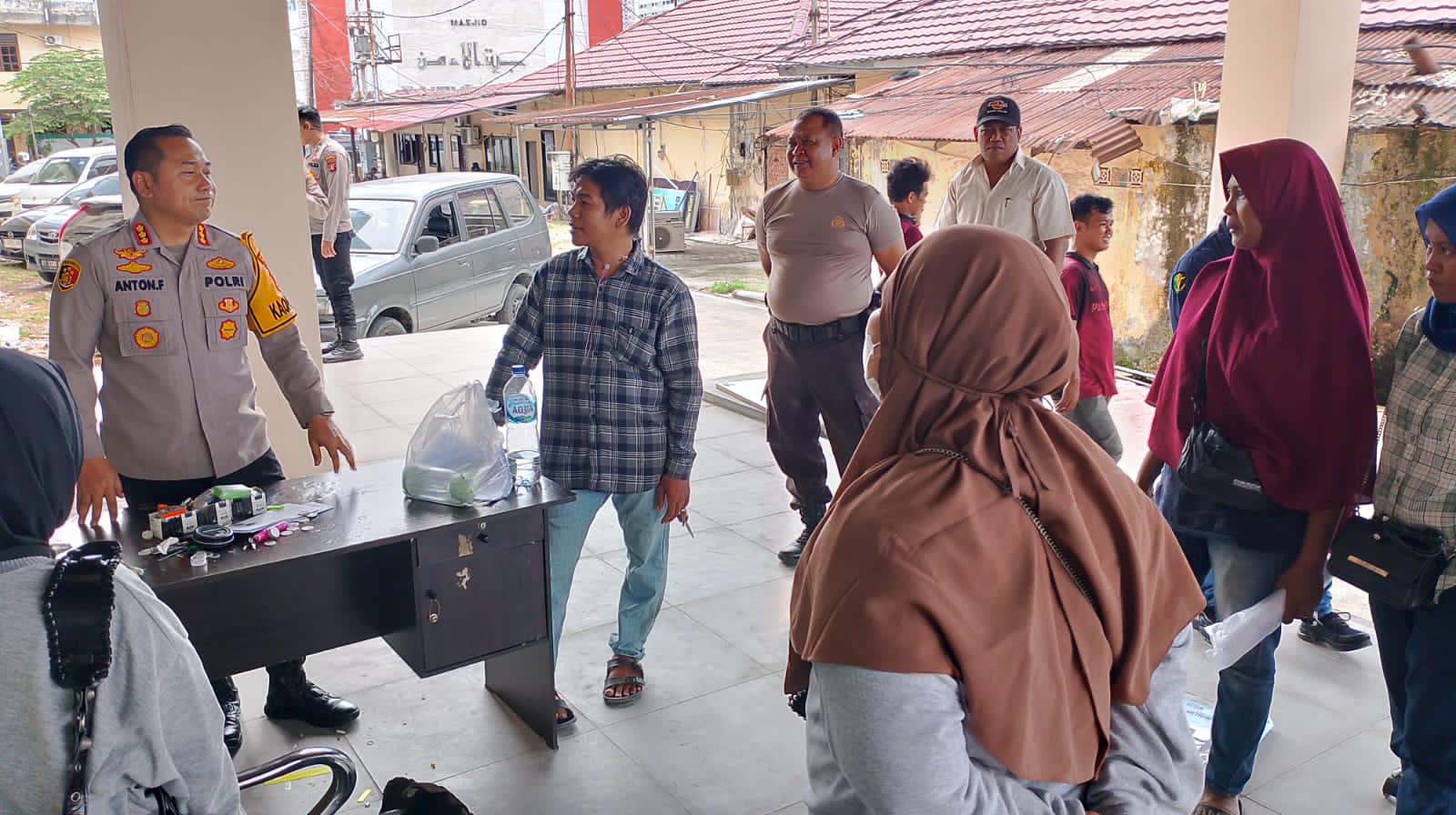 Sejumlah korban arisan bodong di Balikpapan mendatangi Polresta Balikpapan untuk melaporkan kasus dugaan penipuan yang mereka alami, Kamis (25/1) .