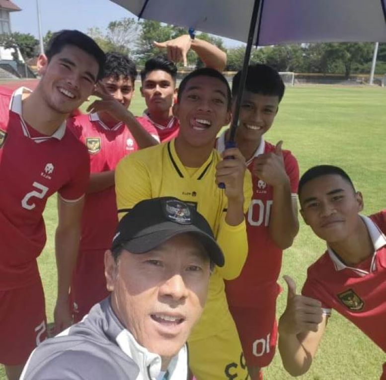 STY bersama Elkan Baggot dkk.