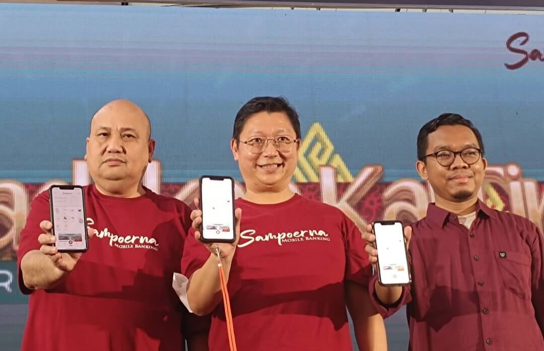 Dari kiri, Sales Distribution East Head Bank Sahabat Sampoerna, Harry E Kwenre, Finance & Business Planning Director Bank Sahabat Sampoerna, Henky Suryaputra dan Malti Nur Doa praktisi UMKM