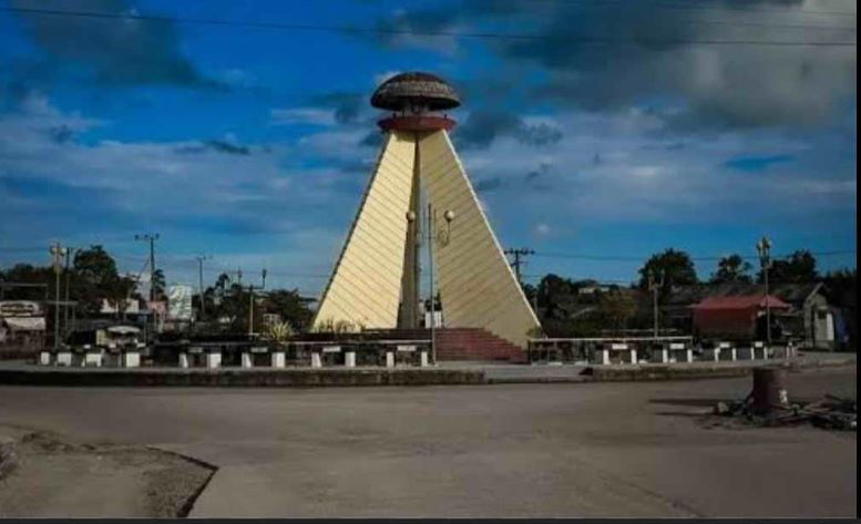 Bundaran Tudung Saji di muara Jalan Ahmad Shaleh, KM 01, Kelurahan Baru, Kecamatan Arsel, Kabupaten Kobar belum lama ini. (ISTIMEWA/RADAR PANGKALAN BUN)