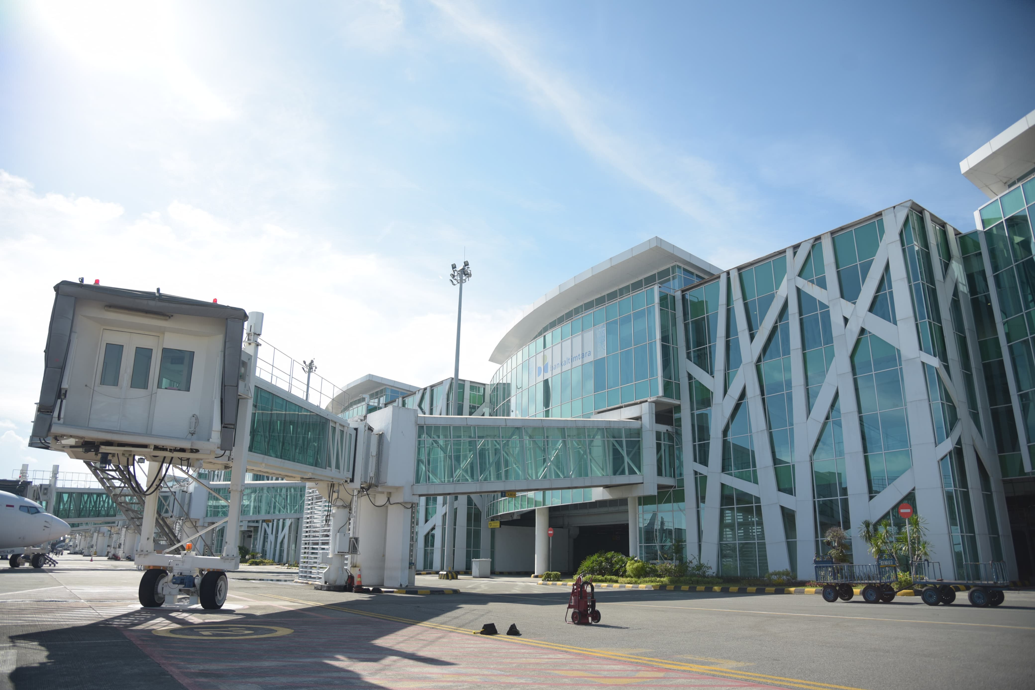 Bandar Udara Internasional Sultan Aji Muhammad Sulaiman Sepinggan Balikpapan menambah rute baru pulang-pergi tujuan Balikpapan-Denpasar.