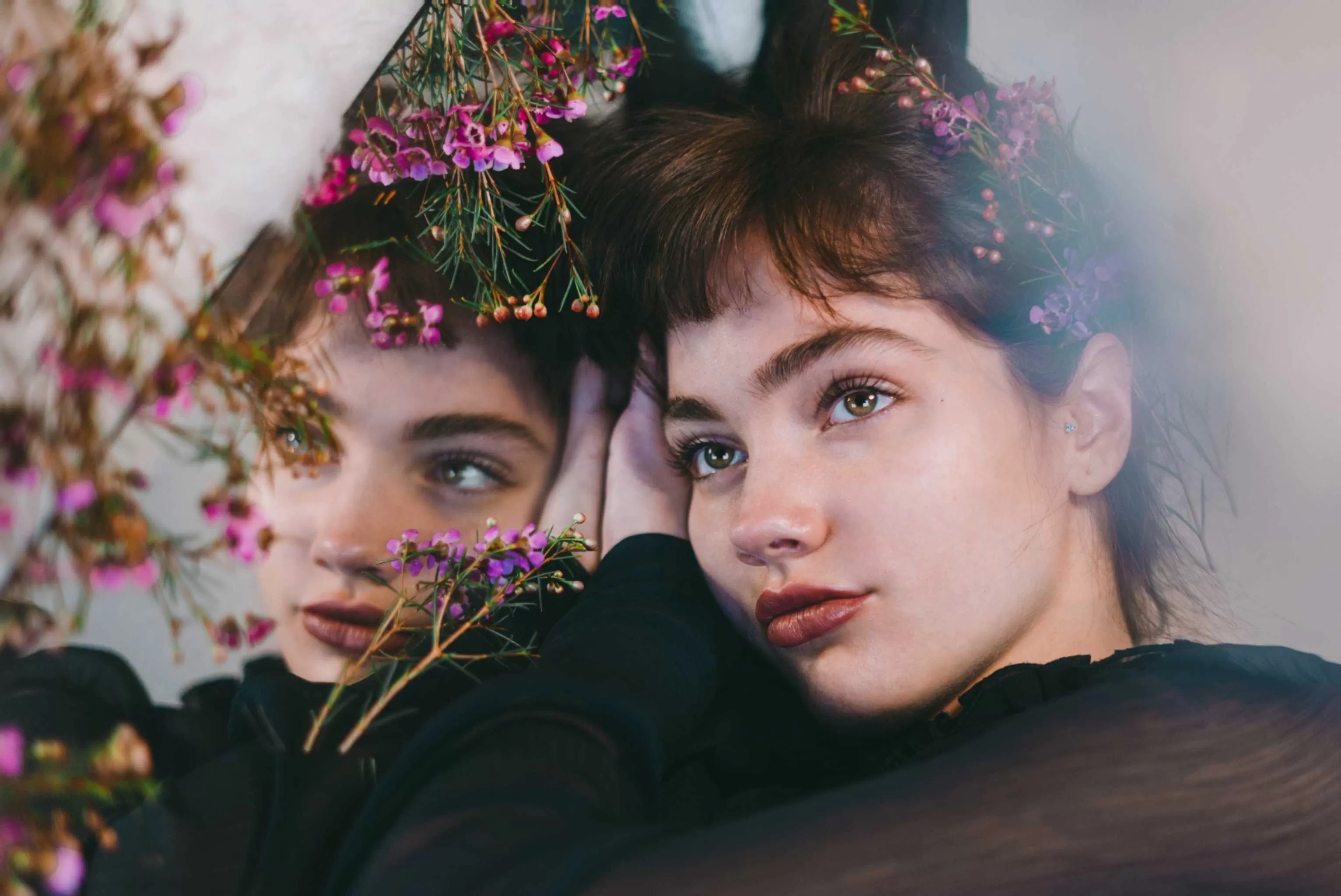 Ilustrasi wanita sedang berkhayal (Pexels/Maria Orlova)