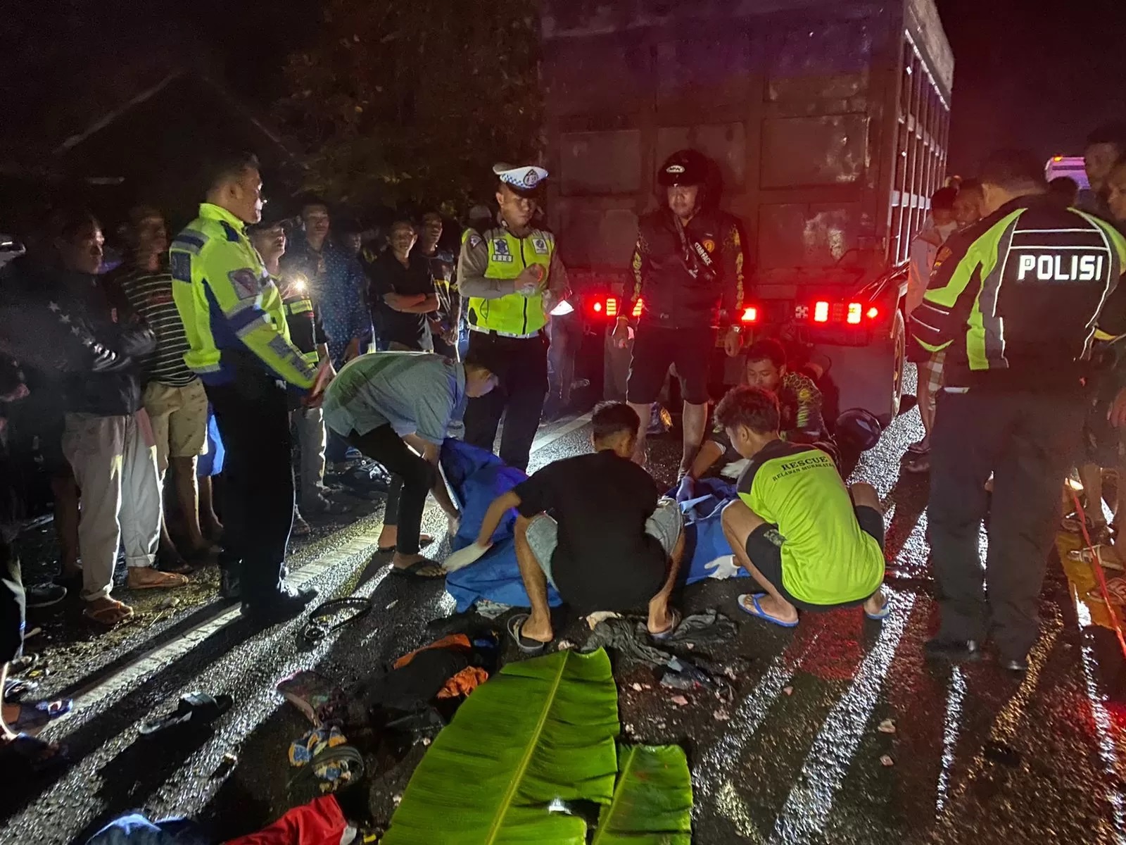 KORBAN TEWAS: Norhasanah (29) korban kecelakaan maut di perbatasan HST-HSS. Jasadnya sudah dikuburkan, Senin (29/1/2024).(Foto: Polres HST untuk Radar Banjarmasin)