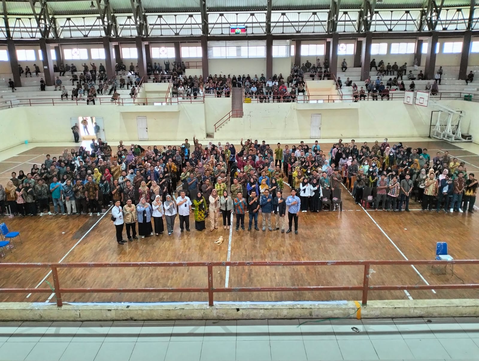 SUDAH SAH: Ribuan anggota KPPS Pemilu 2024 dari 846 TPS di Paser dilantik, Kamis (25/1).