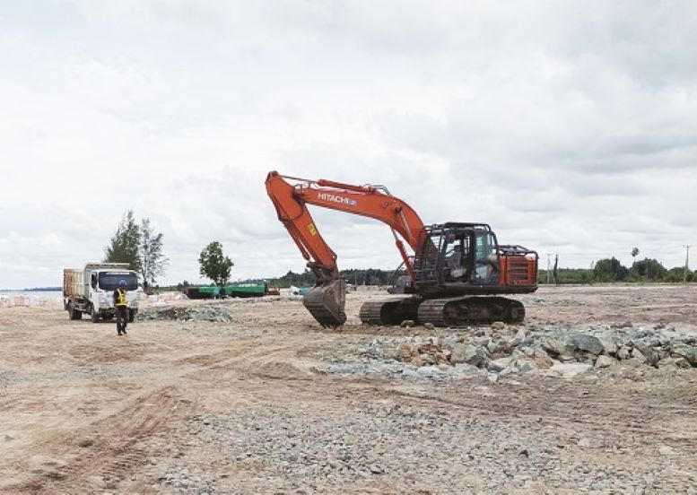 INVESTASI :Realisasi investasi IV melebihi target. Tampak aktivitas kegiatan investasi di KIHI Tanah Kuning-Mangkupadi.