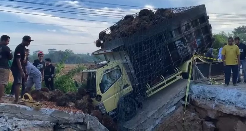 TRuk yang ambles di Tengin Baru, PPU.