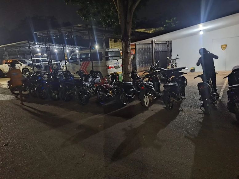 TERJARING: Kendaraan roda dua yang diamankan di Mapolres Tala karena menggunakan knalpot tidak sesuai peruntukan. (Foto : Satlantas Polres Tala)