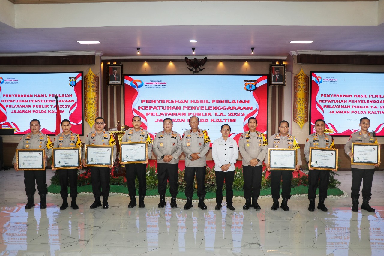 PENGHARGAAN: Kapolda Kaltim Irjen Pol Nanang Avianto dan para kapolres dan kapolresta mendapat penghargaan dari Ombudsman terkait pelayanan publik.
