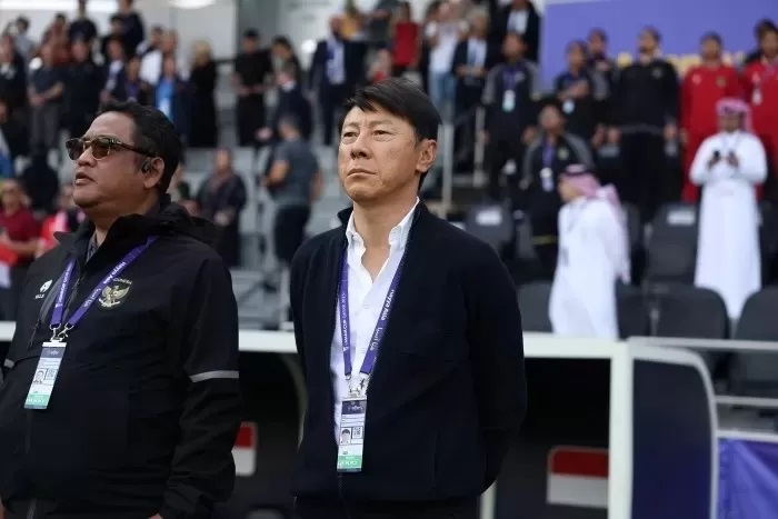 Pelatih Timnas Indonesia, Shin Tae-yong saat menemani laga Timnas Indonesia di Piala Asia 2023. STY memberikan pujian kepada skuad Garuda. (Tim Media PSSI)