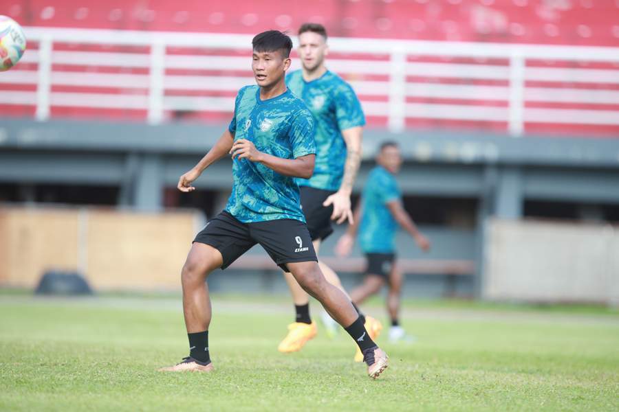 SIAP BERAKSI: Ahmad Nur Hadianto sudah pulih dari cedera dan siap bermain saat Borneo FC menjamu Persija Jakarta di Stadion Batakan, Balikpapan (6/2).