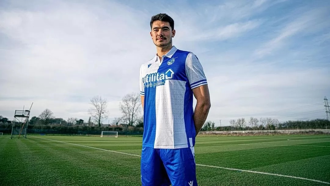 Foto Elkan Banggot dengan Klub barunya. (Instagram Bristol Rovers FC)