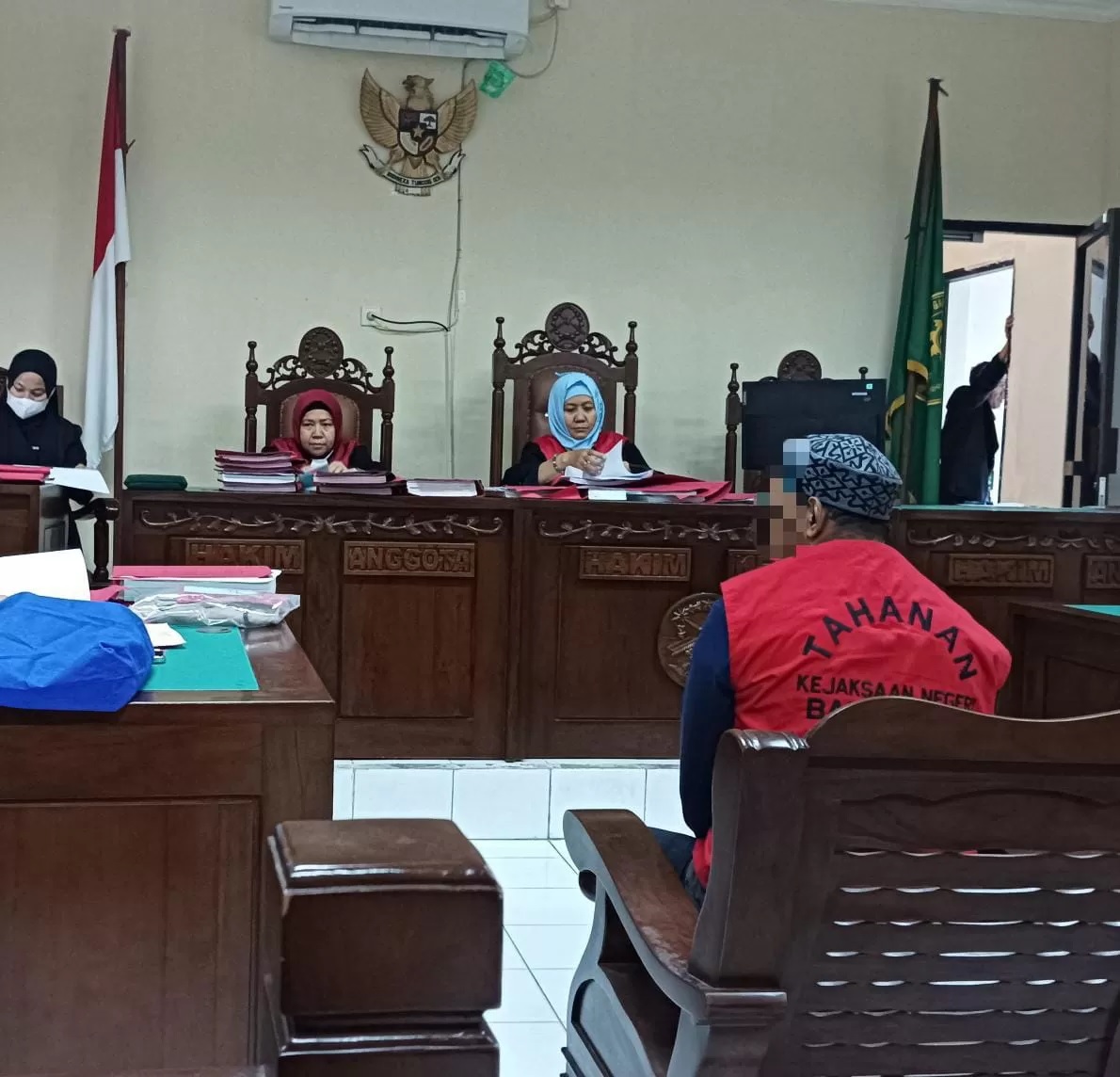 TIDAK JERA: Terdakwa residivis kambuhan pencurian dituntut 3 tahun 6 bulan penjara di PN Balikpapan, Rabu (31/1). SYAHRUL RAMADHAN/KP