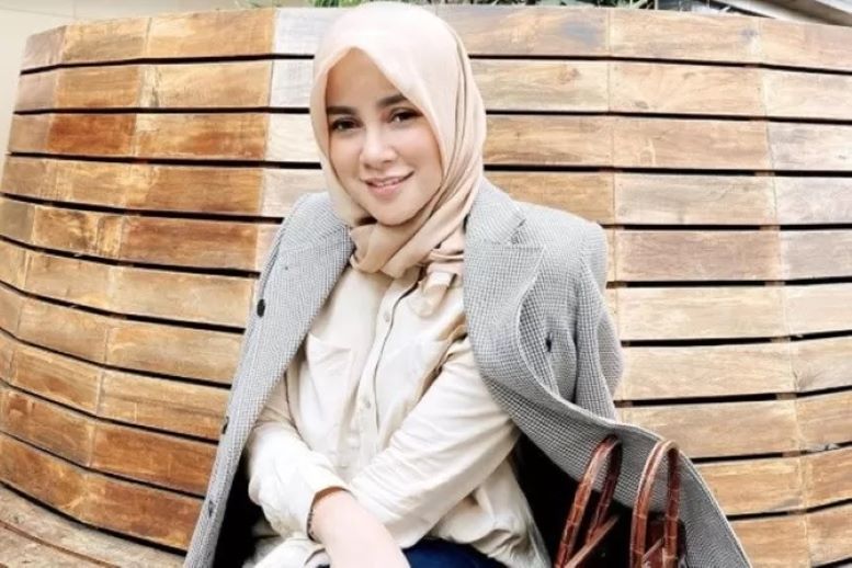 Olla Ramlan memperbanyak doa di hari ultahnya ke-40 yang jatuh pada 15 Februari mendatang. (Instagram Olla Ramlan)