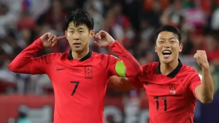 MENAKJUBKAN: Son Heung-min (7) bersama Hwang Hee-chan membawa Timnas Korea Selatan atas Australia di perempat final Piala Asia 2023. (ESPN)