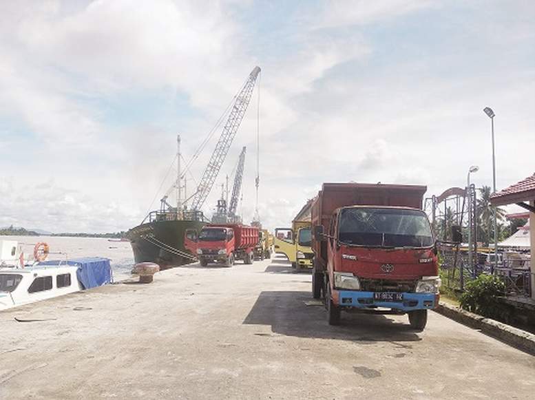 Aktivitas di pelabuhan di Kaltara.