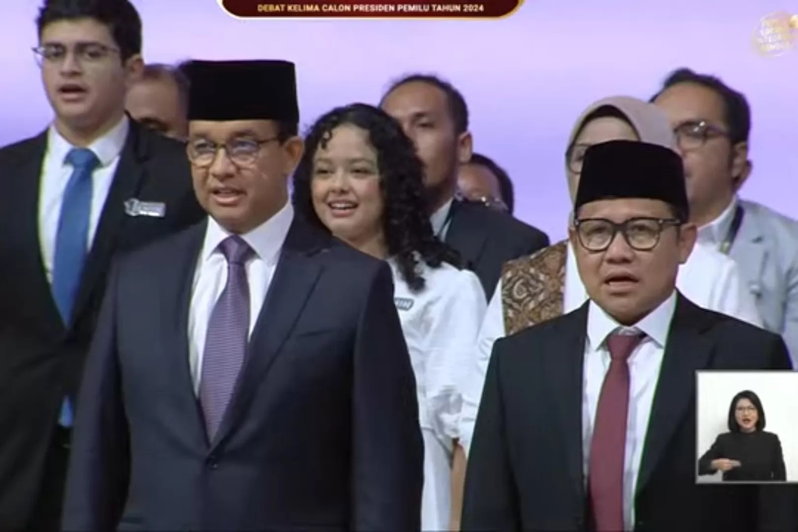 Anies Baswedan dan Muhaimin Iskandar di acara debat terakhir capres 2024. (KPU RI)