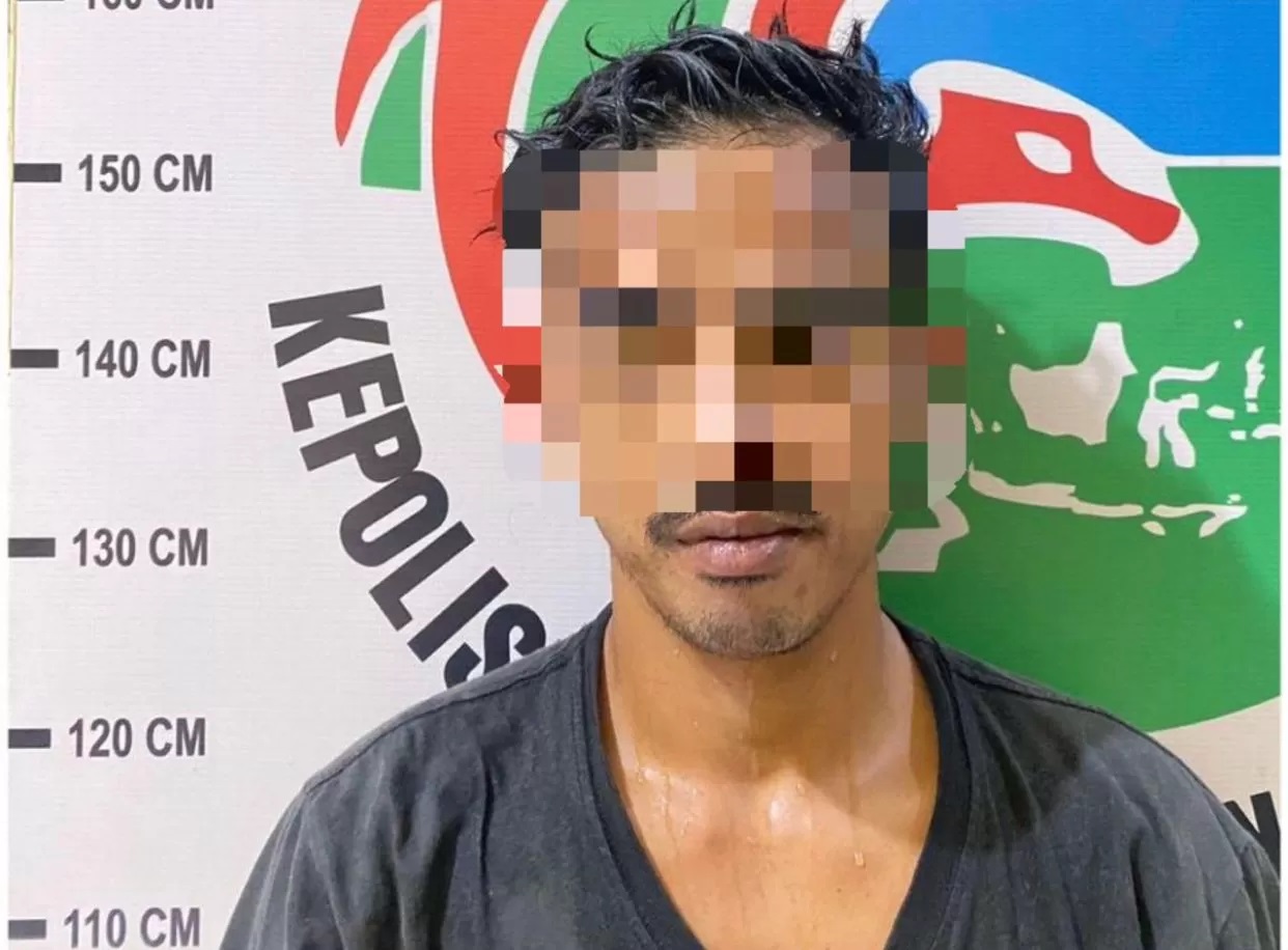 DIBEKUK: Terduga pengedar sabu berinsial KA (27) diringkus Satresnarkoba Polres Tanbu, Kamis (1/2/2024) petang.(Foto: Polres Tanbu untuk Radar Banjarmasin)