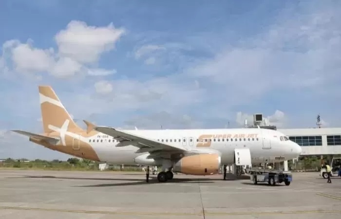Pesawat Super Air Jet terbang perdana melayani rute Solo-Balikpapan lewat Bandara Adi Soemarmo. (Radar Solo)