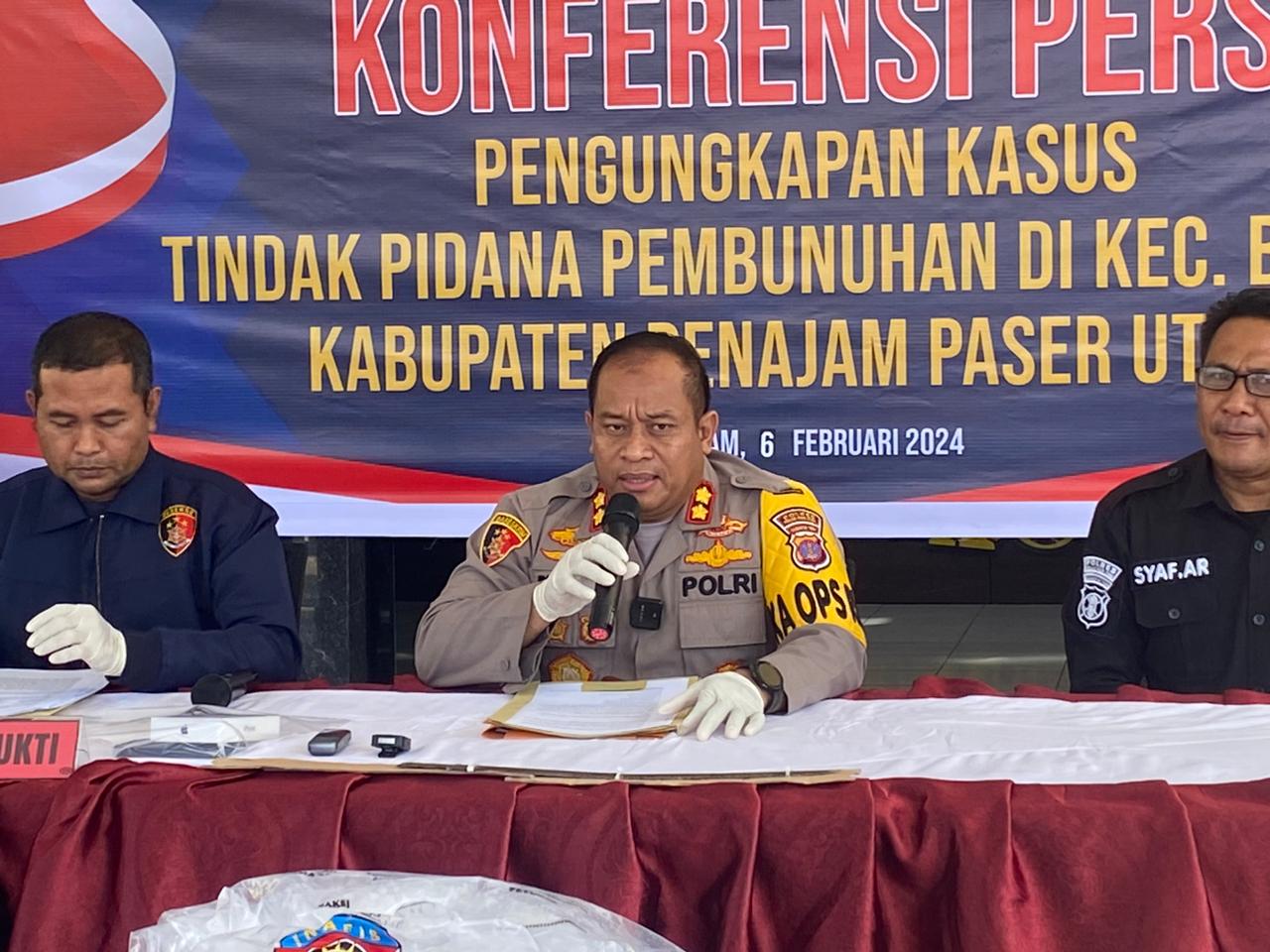 Polres PPU menggelar konferensi pers pengungkapan kasus pembunuhan satu keluarga di Babulu, PPU, yang terjadi Selasa (6/2/2024) dinihari.