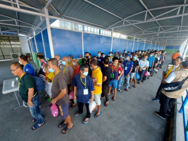 Pekerja migran yang bermasalah dipulangkan ke Indonesia melalui Nunukan.