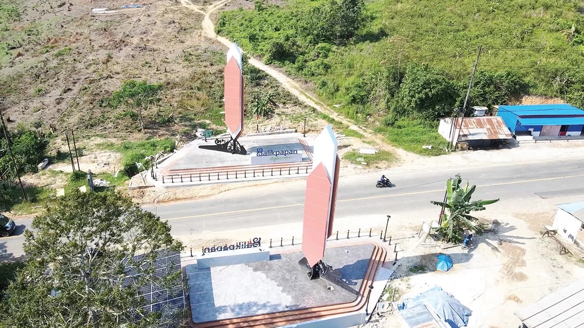 IKON: Gerbang Batas Kota Utara di Jalan Soekarno Hatta KM 25 menjadi ikon batas kota Balikpapan dengan Kabupaten Kukar yang telah rampung dibangun. (