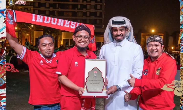 Potret para suporter Timnas Indonesia yang memperoleh penghargaan dari Fan Engagement Program LOC AFC.